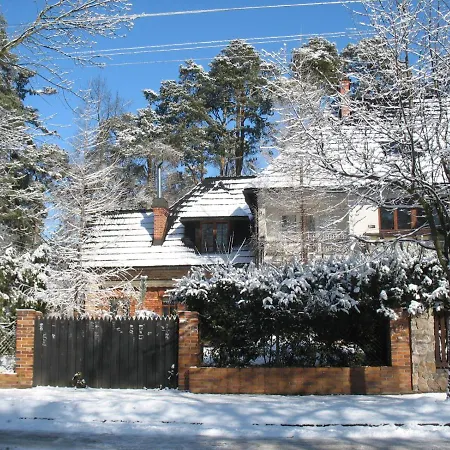 W Domu Z Ogrodem W Milanowku Milanówek