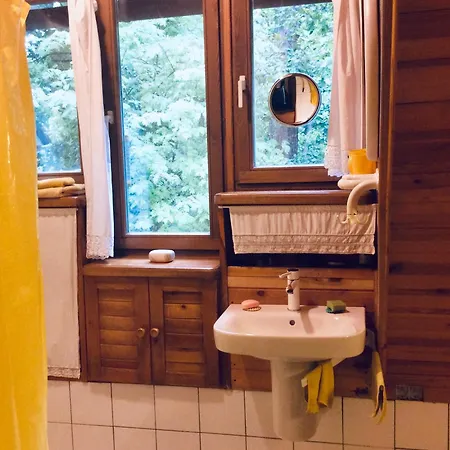 W Domu Z Ogrodem W Milanowku